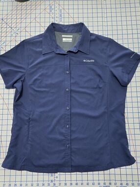 Columbia Women's Omni-Shade Short Sleeve Button Shirt - Navy